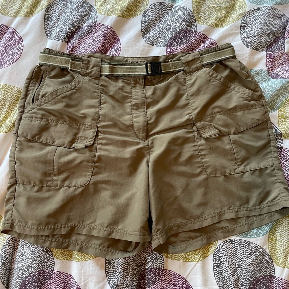 Llbean women’s tropic wear shorts with belt